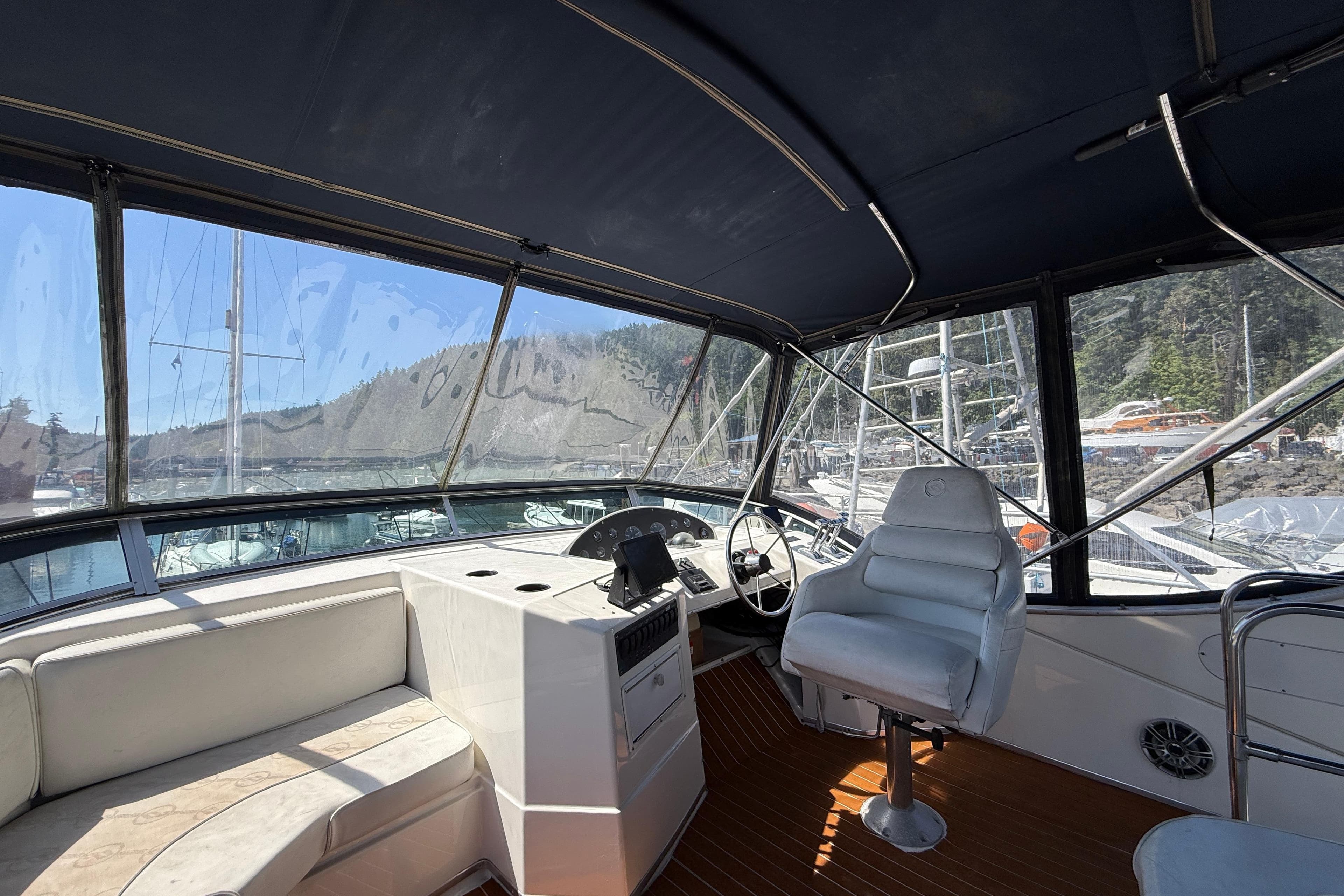 1998 Bayliner 3788 Command Bridge Motoryacht